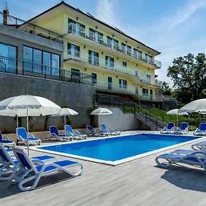 https://villa-residence.in-istria.net